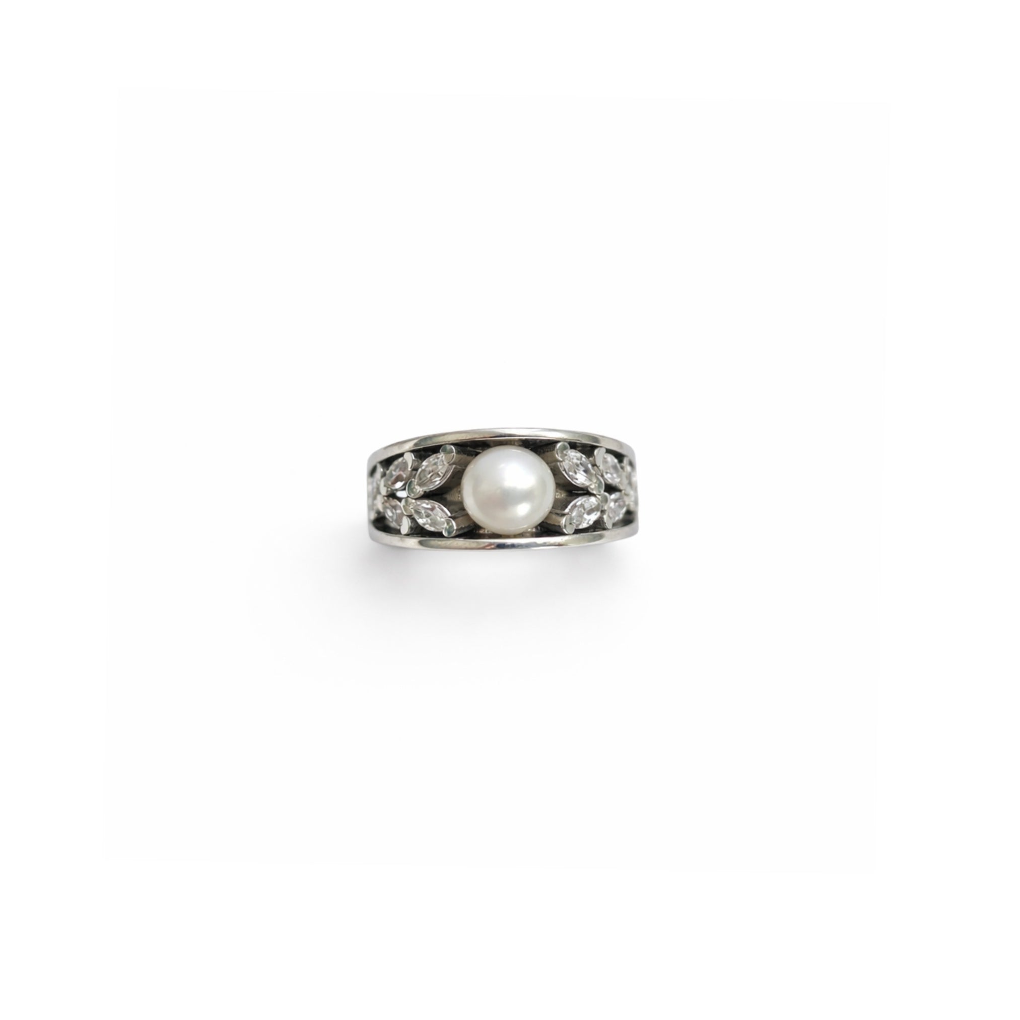 Anello a fascia in Argento con perla centrale – Venere